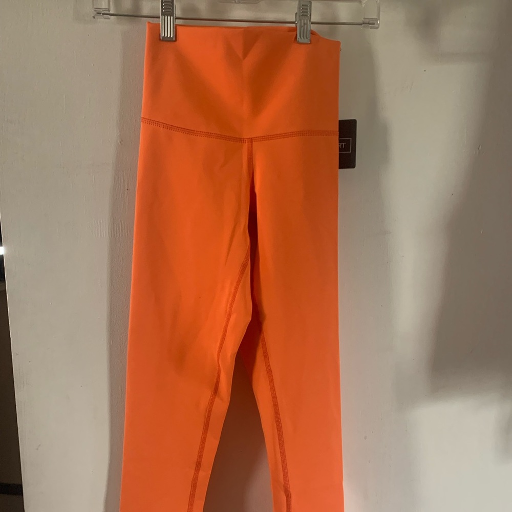 DYI CROP GYM LEGGINGS NWT